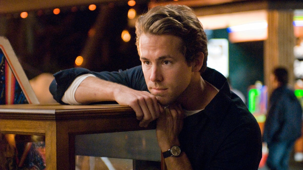 ryan-reynolds-adventureland-movie-image-l-1654095157793.jpg