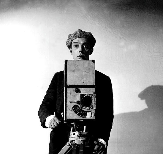 1-the-cameraman-buster-keaton-1928-everett-1.jpg