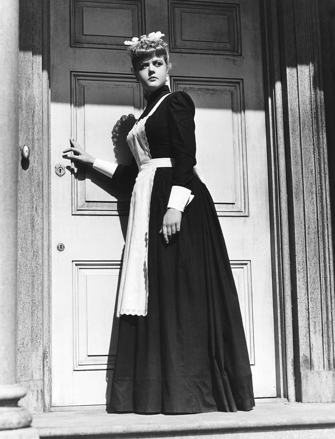 1-gaslight-angela-lansbury-1944-everett.jpg