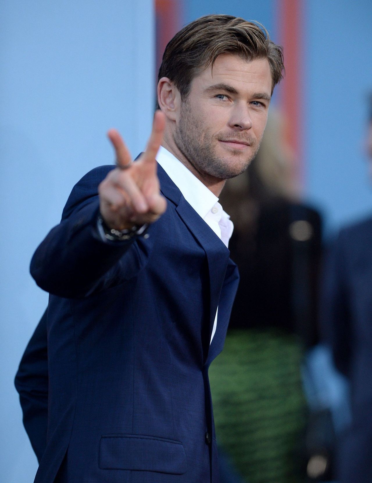 Chris-Hemsworth-ses-proches-lui-rendent-de-droles-d-hommages-pour-ses-39-ans.jpg