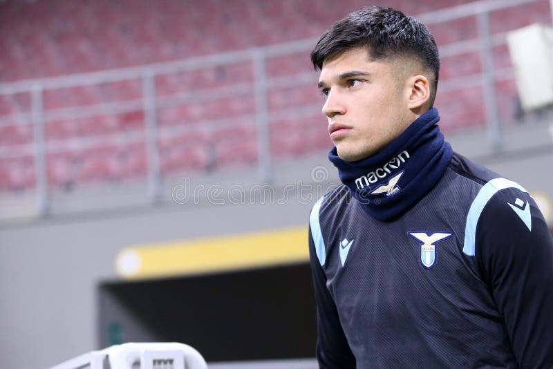 joaquin-correa-milano-itália-de-fevereiro-ss-lazio-durante-série-uma-partida-entre-fc-internazionale-e-210967637.jpg