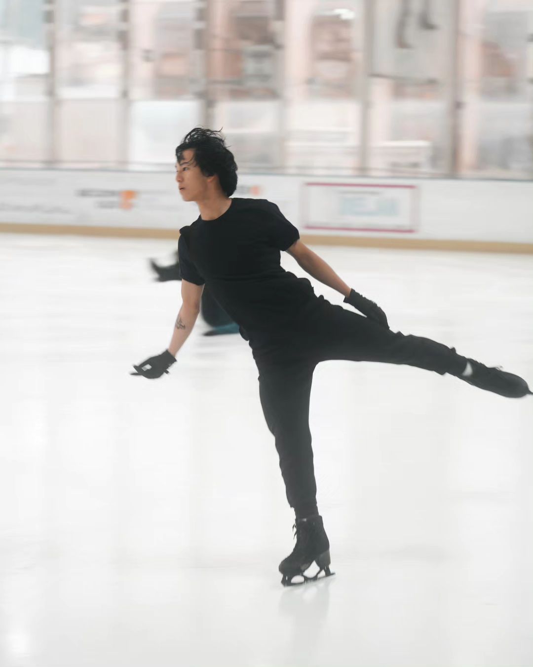 I'm happy to say that I'm back on the ice and training fully after 4 weeks of break due to an ankle injury sustained during a quad attempt in practice. It's not the summer preparation I had hoped.heic.jpg