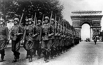 Bundesarchiv_Bild_146-1994-036-09A,_Paris,_Parade_auf_der_Champs_Elysée.jpg