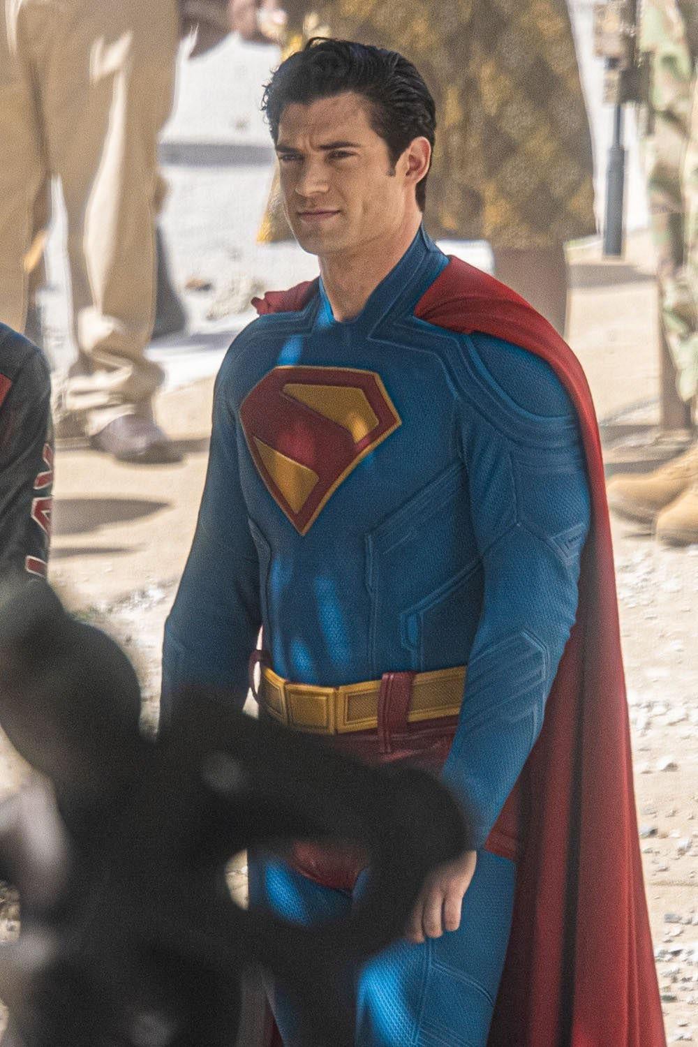 new-bts-image-of-david-corenswet-as-superman-v0-jzcn422e5t8d1.jpeg