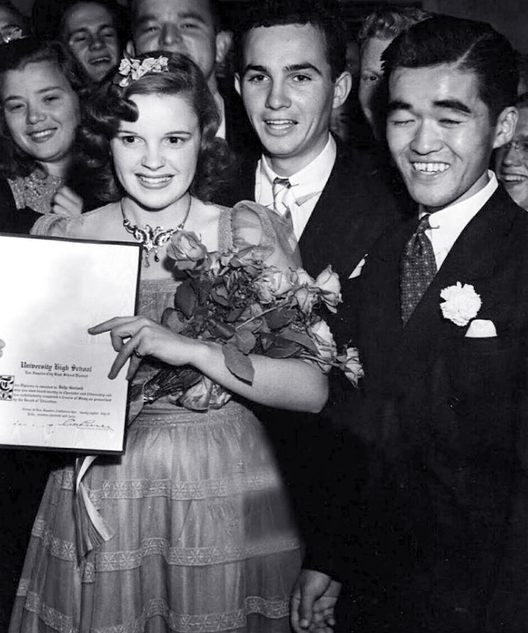 Judy-Garland-with-High-School-Diploma.jpg