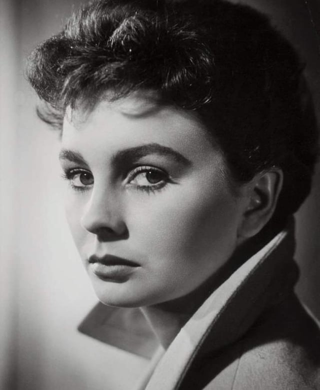 jean-simmons-1951-v0-5v8kjhowmsyc1.jpeg