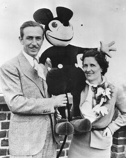 Walt_and_Lillian_in_London_June-12-1935.jpg
