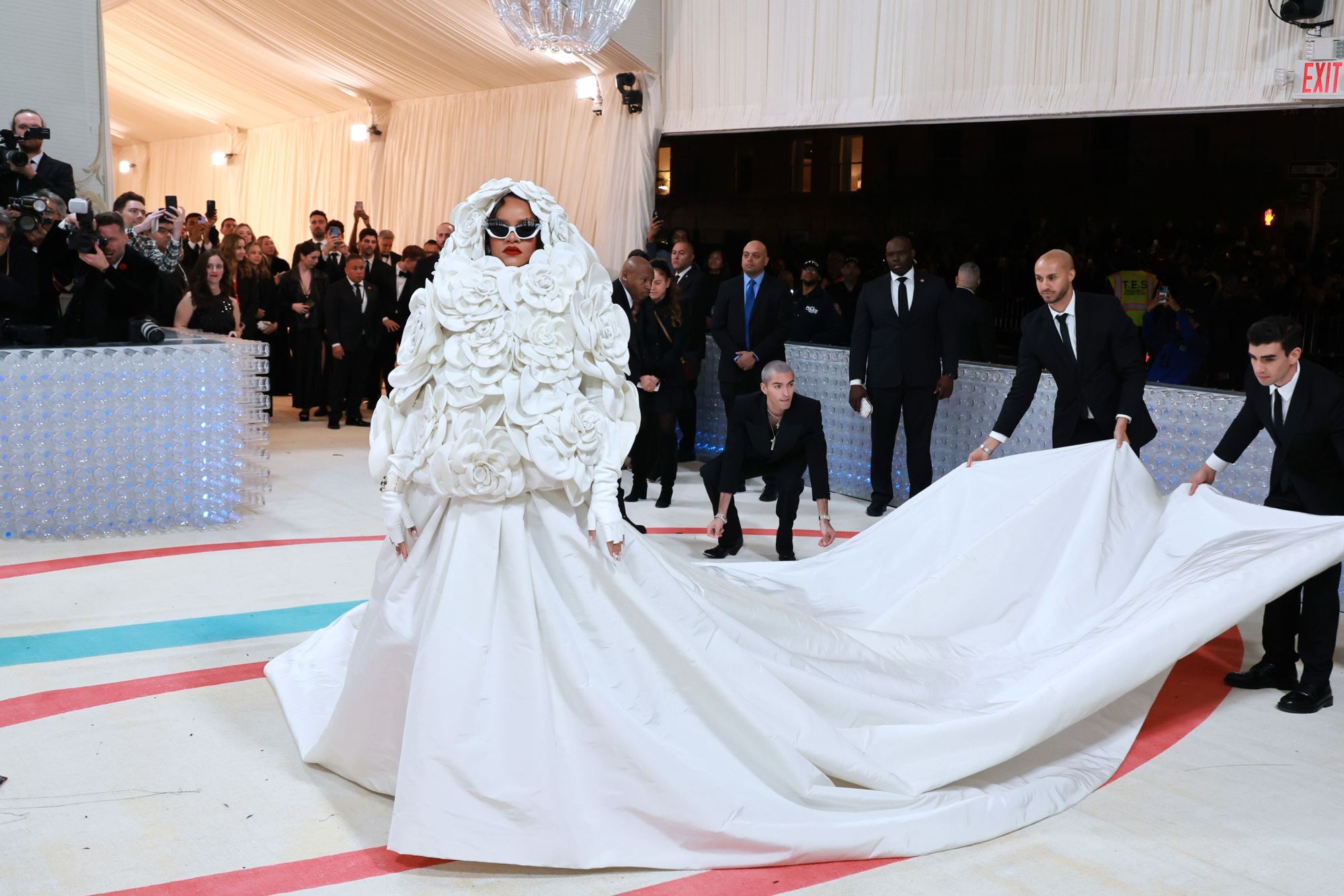 230501222329-rihanna-met-gala-050123.jpg