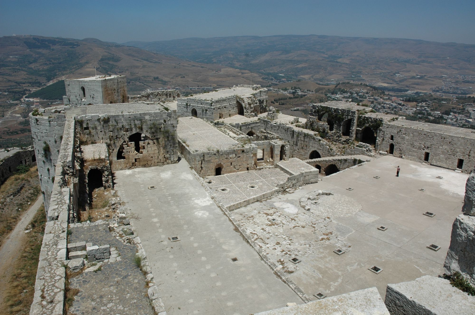 Crac_des_Chevaliers_and_Qal’at_Salah_El-Din-114023.jpg