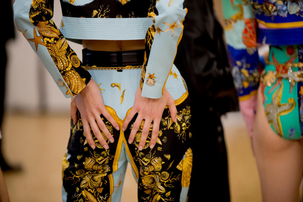 Versace-women-ss18-post-show-bts-13.jpg