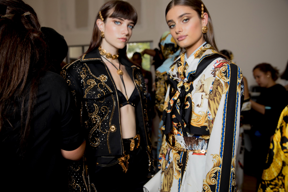 Versace-women-ss18-post-show-bts-07.jpg