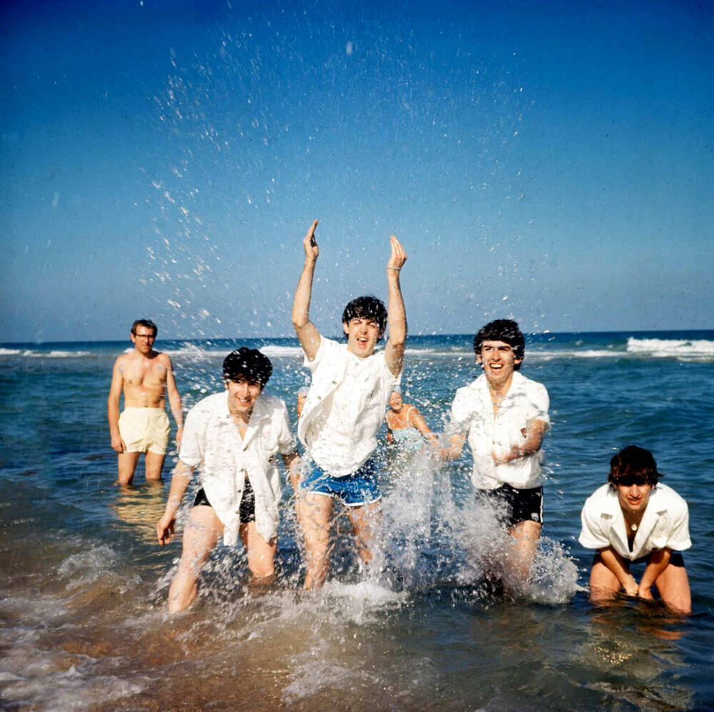 the-beatles-ont-fait-vibrer-miami-beach-avec-leur-presence-1964.jpeg