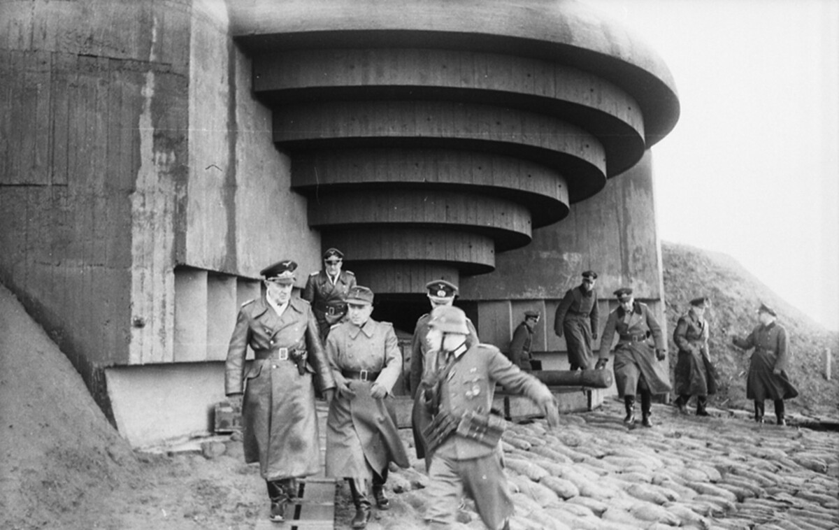Atlantikwall-bunker-inspection-Christiansen-Feb-1944.jpg