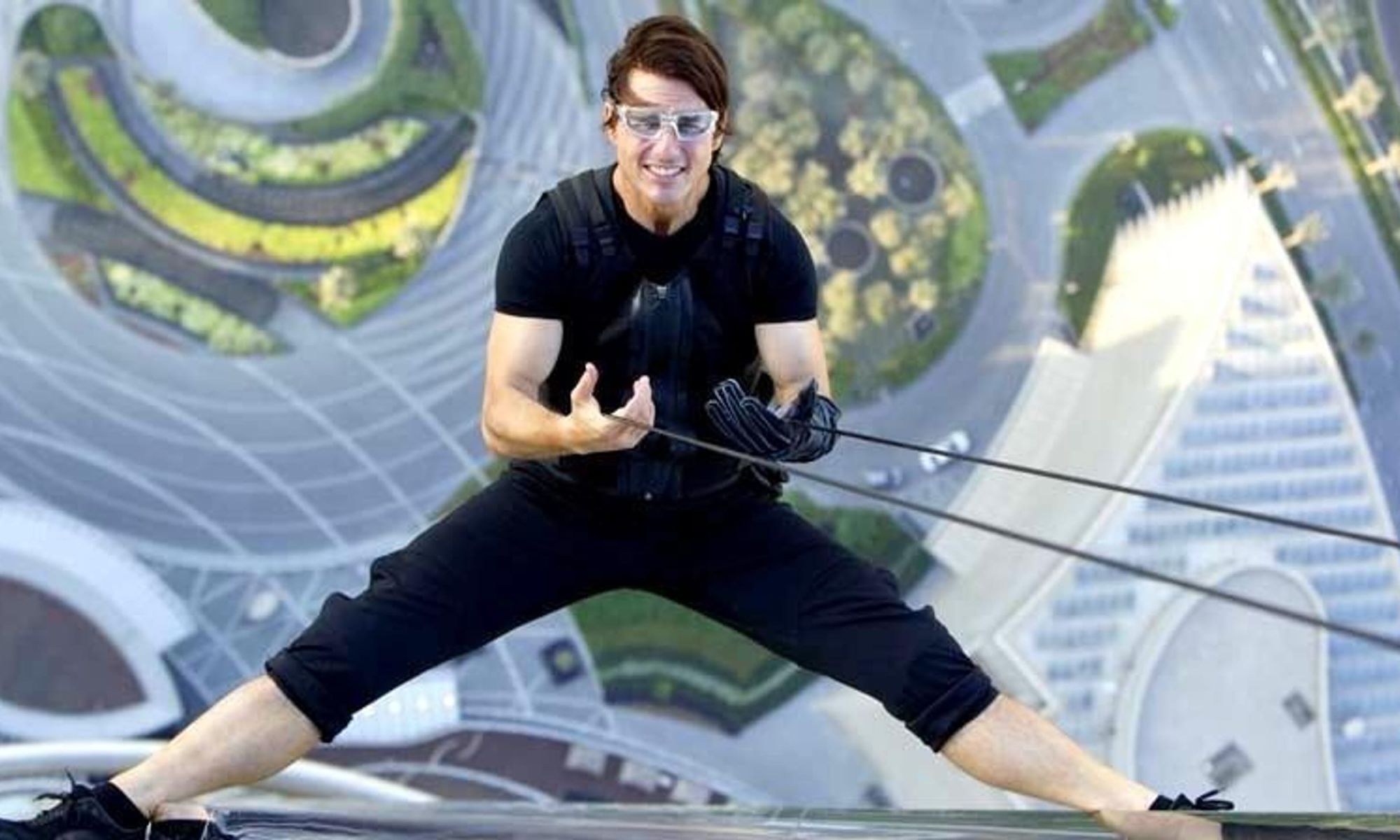 the-craziest-stunts-that-tom-cruise-has-done-for-real-u1.jpeg