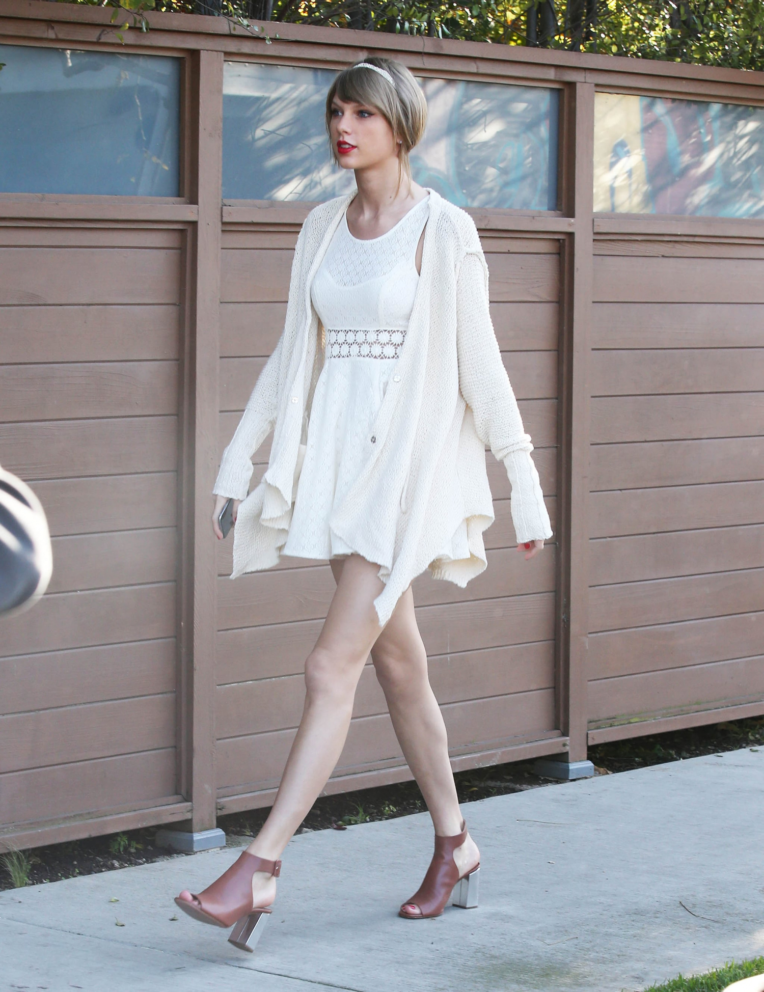 Taylor-Swift-wore-white-dress-her-Wednesday-out-LA.jpg