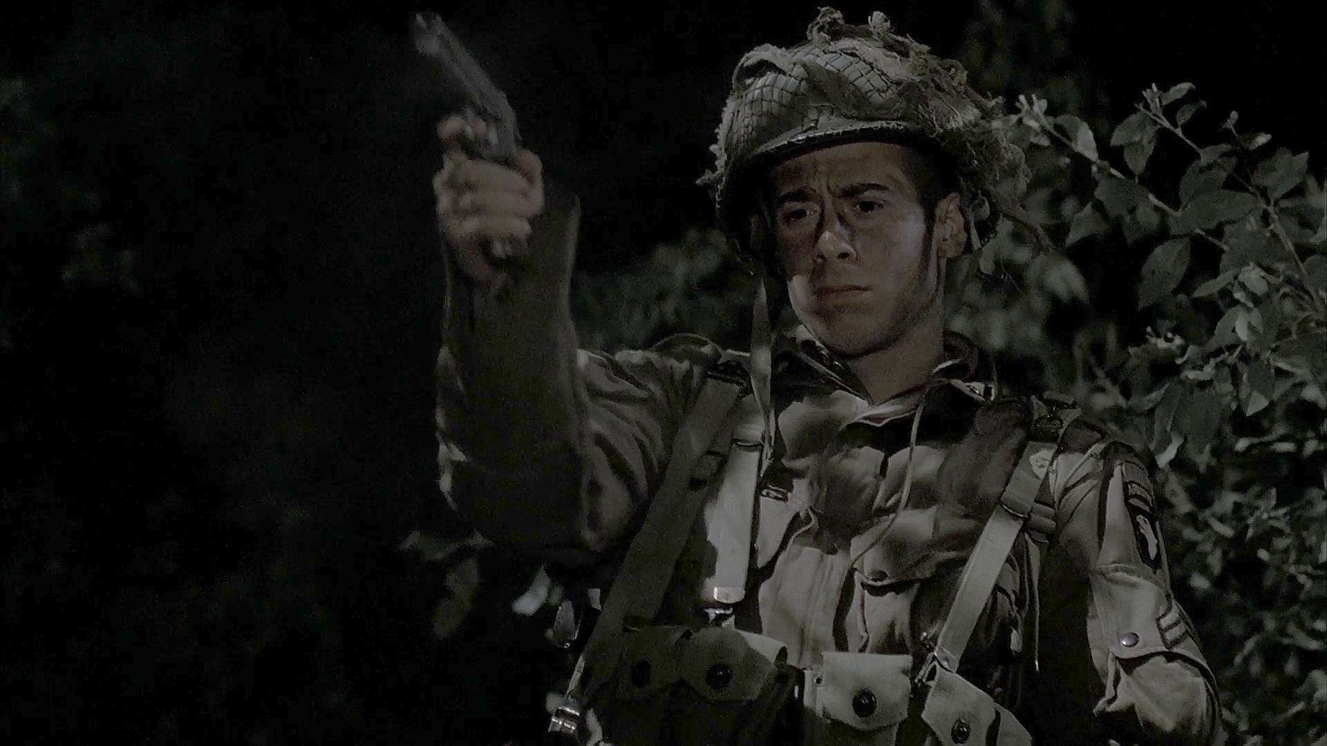 Joe Toye (Kirk Acevedo) puts a wounded horse out of its misery in Day of Days (Ep.2)..jpg