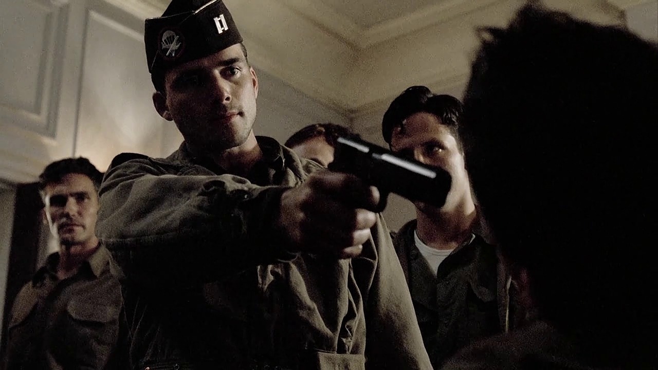 In Points (Ep.10), Capt. Ronald Spiers (Matthew Settle) uses his M1911A1 to threaten the drunk replacement who shot Chuck Grant..jpg