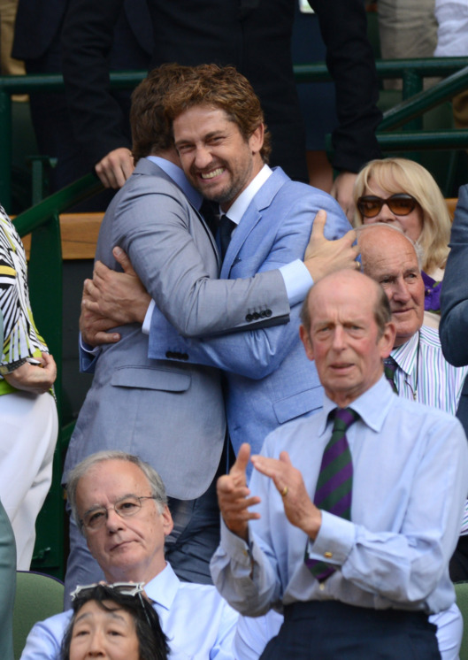 08-bradley-cooper-gerard-butler-wimbledon4.nocrop.w529.h800.jpg