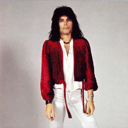 freddie-mercury-in-70s-photo-by-mick-rock.jpg