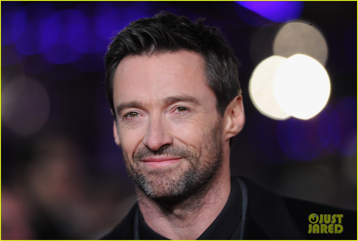 hugh-jackman-russell-crowe-les-miserables-world-premiere-02.jpg