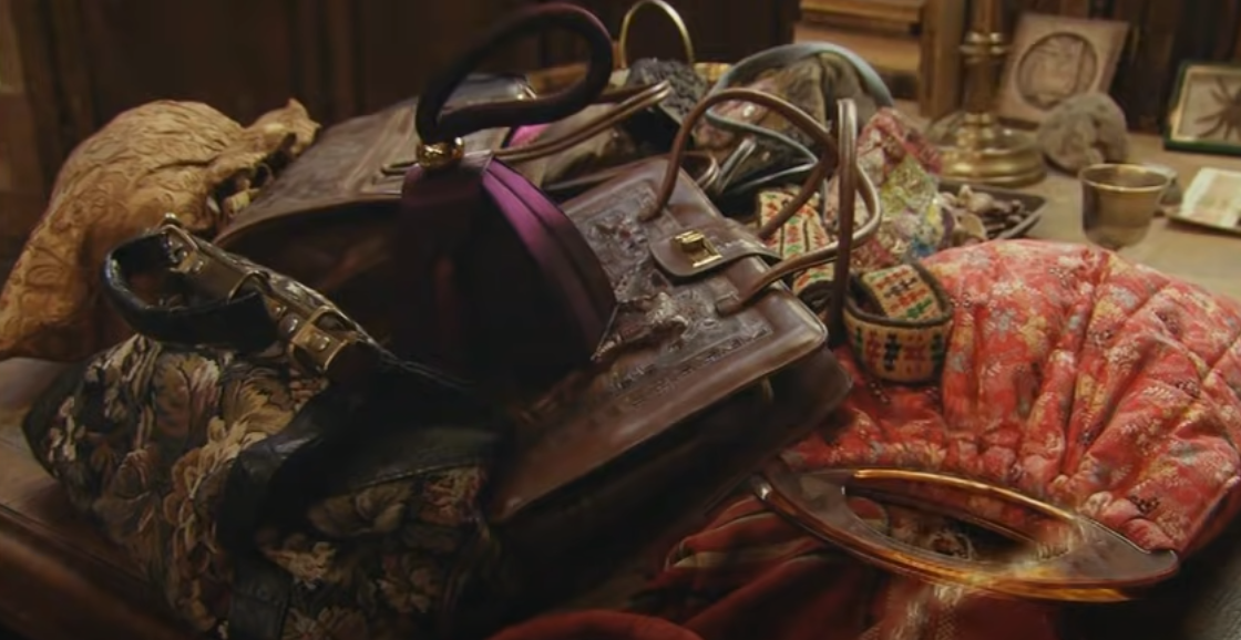 The_bags_in_Harry_Potter-_The_Queens_Lost_Handbag!.png