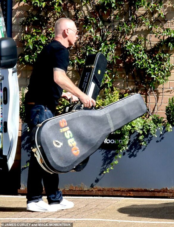 Noel-Gallaghers-guitars-are-brought-into-his-recording-studio-as-585x762.jpg