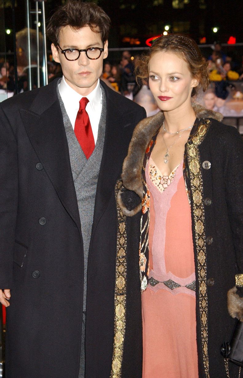 Johnny Depp and Vanessa Paradis at the 'Finding Neverland_ film premiere in London 17th october 2004.jpg