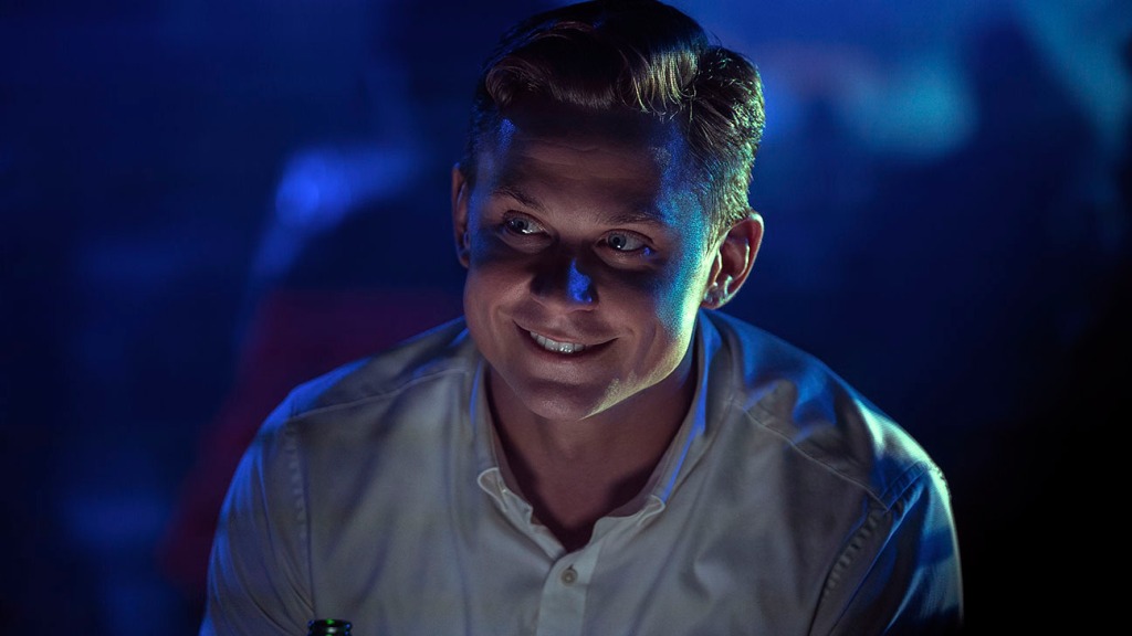 Billy-Magnussen-in-No-Time-To-Die-Publicity-H-2021.jpeg Billy-Magnussen-in-No-Time-To-Die-Publicity-H-2021.jpeg