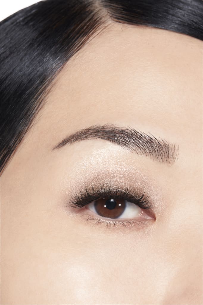 ombre-essentielle-multi-use-longwearing-eyeshadow-236-brun-talpa-0-06oz--application-visual-a-181236-9544360919070.jpg