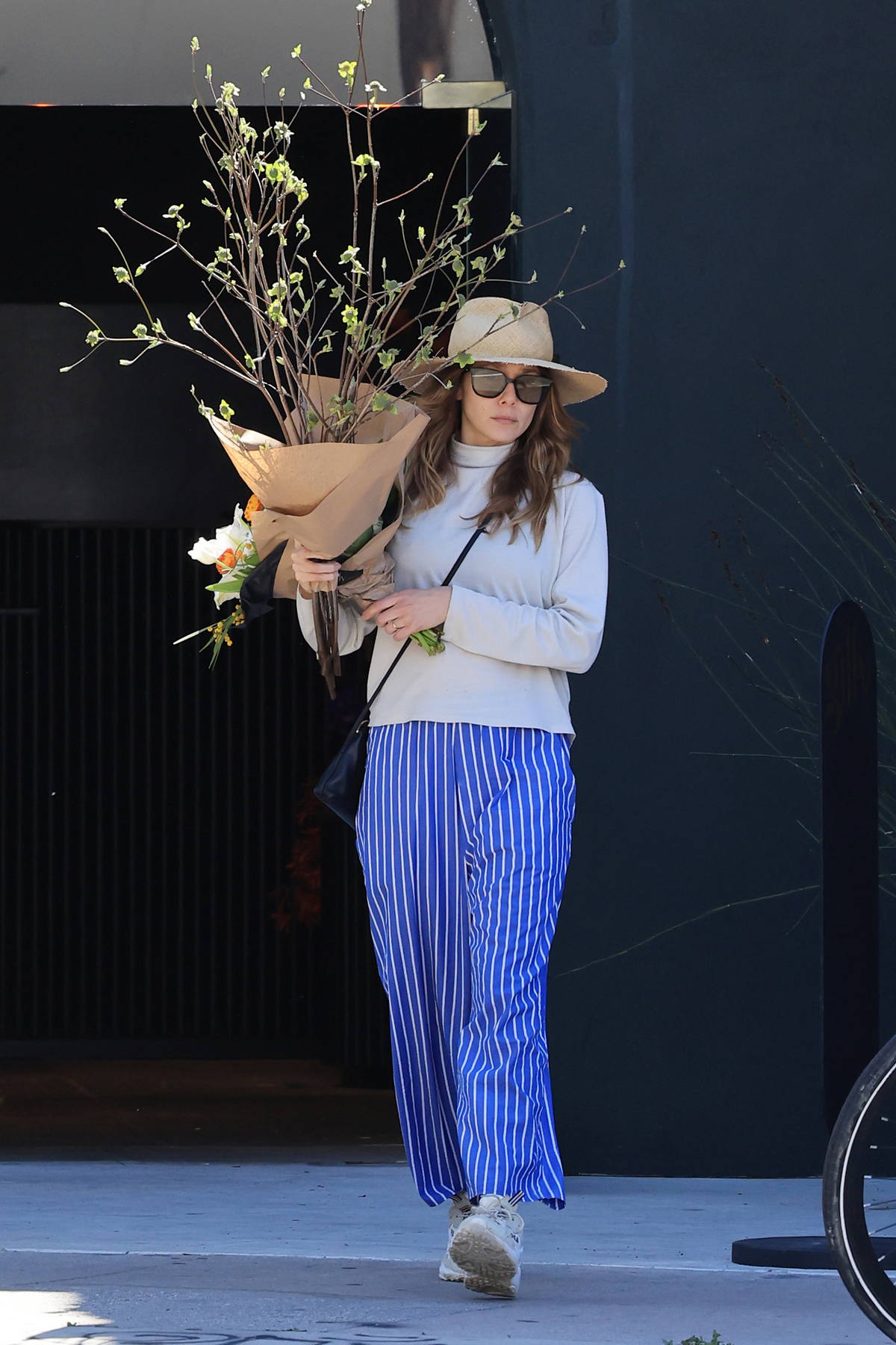 Elizabeth-Olsen-shows-off-her-chic-summer-style-while-visiting-a-florist-in-Los-Angeles-160424_8.jpg