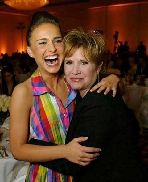 natalie-portman-meeting-carrie-fisher-i-just-want-to-remind-v0-xlh2mpbmt96a1.png
