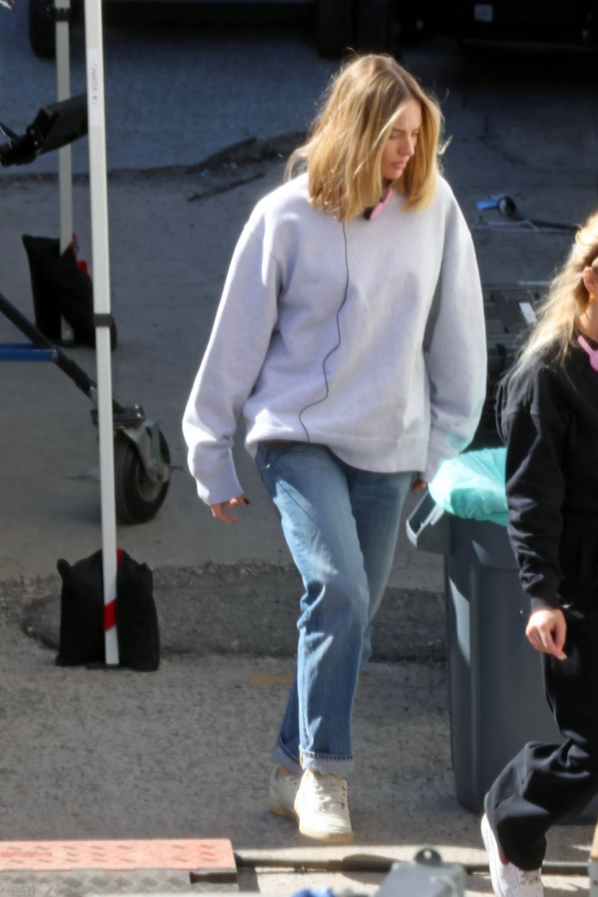 Margot-Robbie-spotted-while-filming-scenes-for-A-Big-Bold-Beautiful-Journey-in-Los-Angeles-180424_6.jpg
