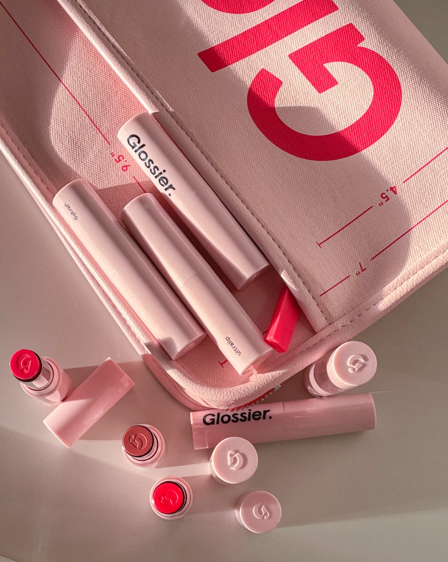 glossier-beautybag-carousel-06.png