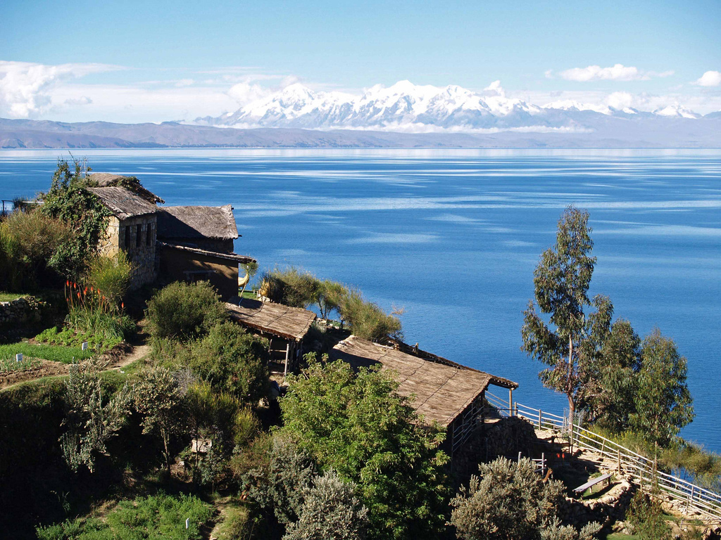 Lake_Titicaca_on_the_Andes_from_Bolivia.jpg