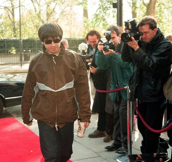 noel-gallagher-oasis-arrives-park-lane-hotel-q-21737364.jpg.webp.jpg