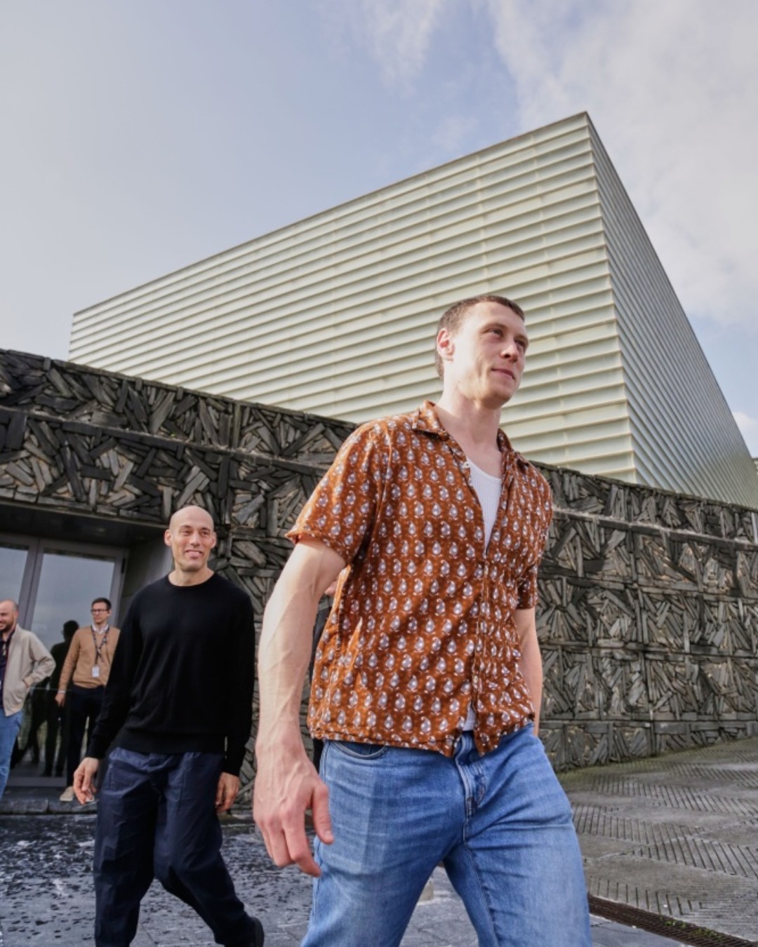 Director Joshua Oppenheimer and star George MacKay ahead of the @sansebastianfes screening of THE END. #_72SSIFF.jpg