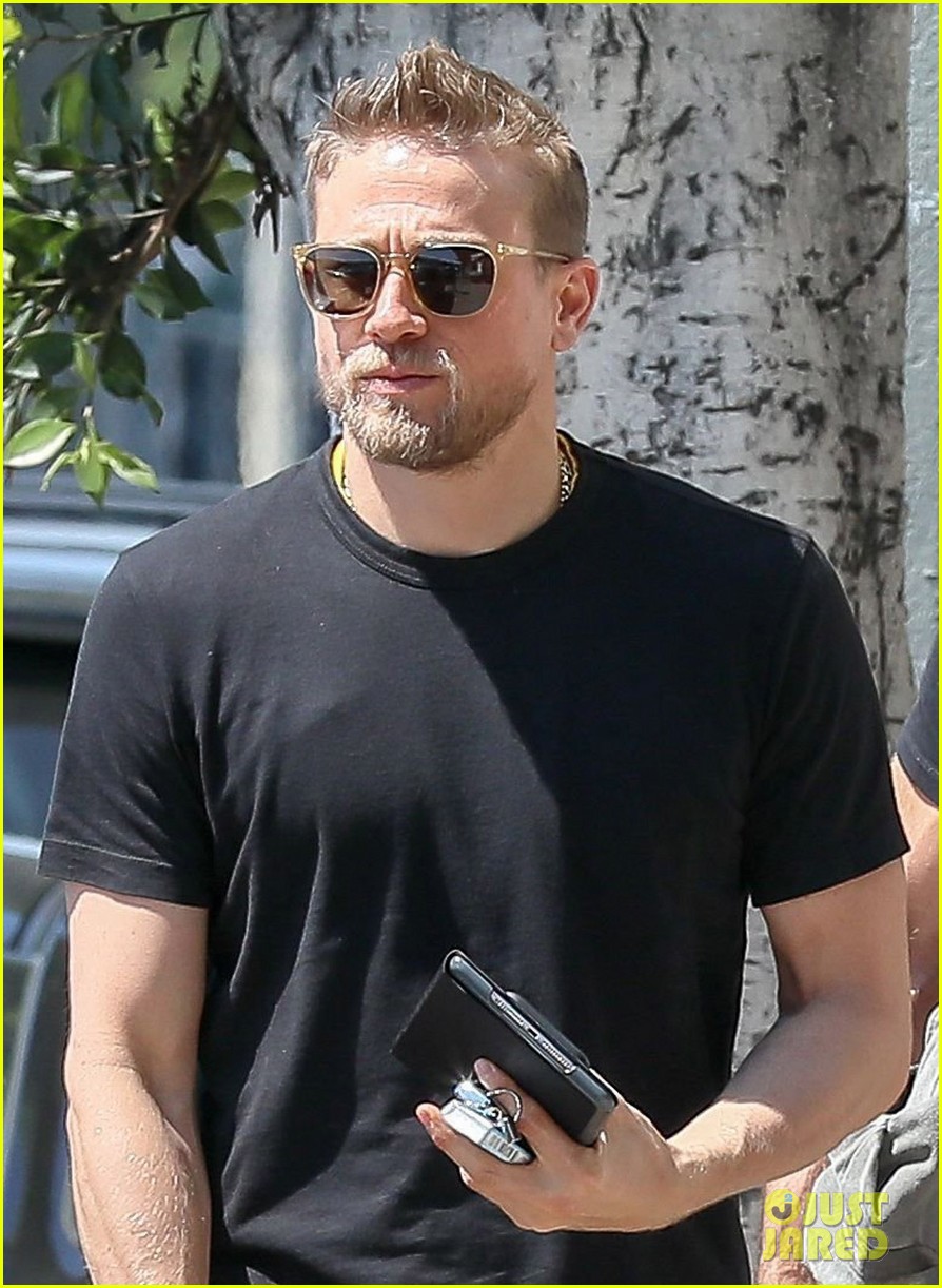 charlie-hunnam-steps-out-in-weho-after-commenting-on-his-female-audience-02.jpg