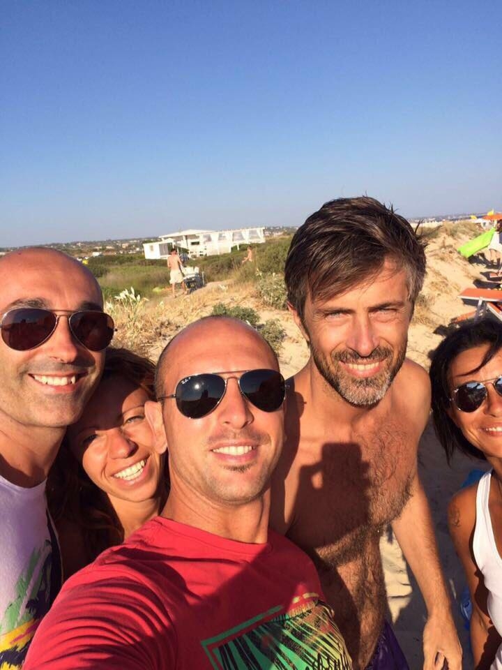 relax-in-puglia-per-kim-rossi-stuart-lattore-romano-scatta-selfie-in-salento-1500502726.jpg