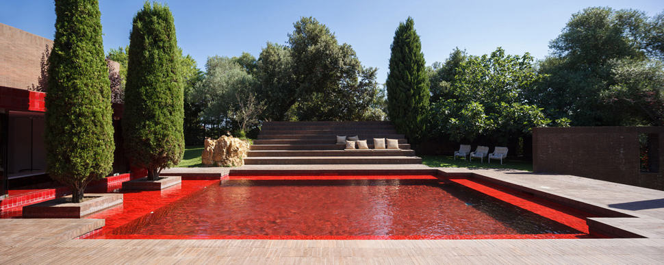a-summer-house-with-the-red-pool-2.jpeg