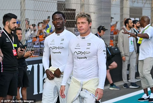 92930323-14170963-The_Oscar_winner_was_spotted_walking_on_to_the_track_with_co_sta-a-14_1733685698591.jpg 92930323-14170963-The_Oscar_winner_was_spotted_walking_on_to_the_track_with_co_sta-a-14_1733685698591.jpg