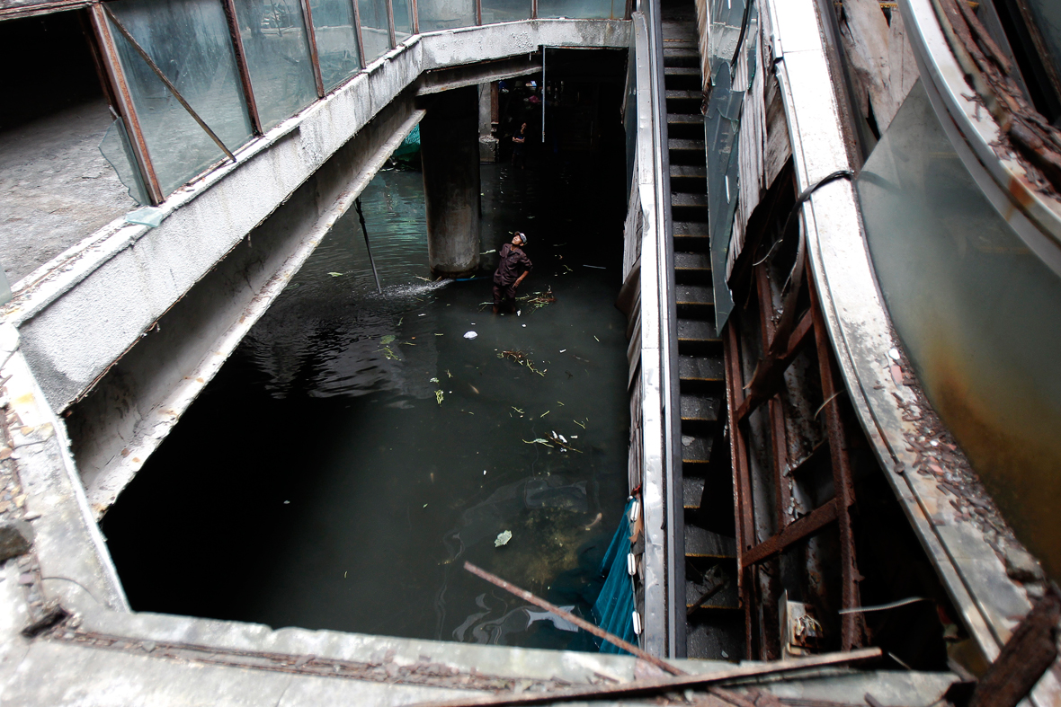 abandoned-department-store-bangkok-3.jpg