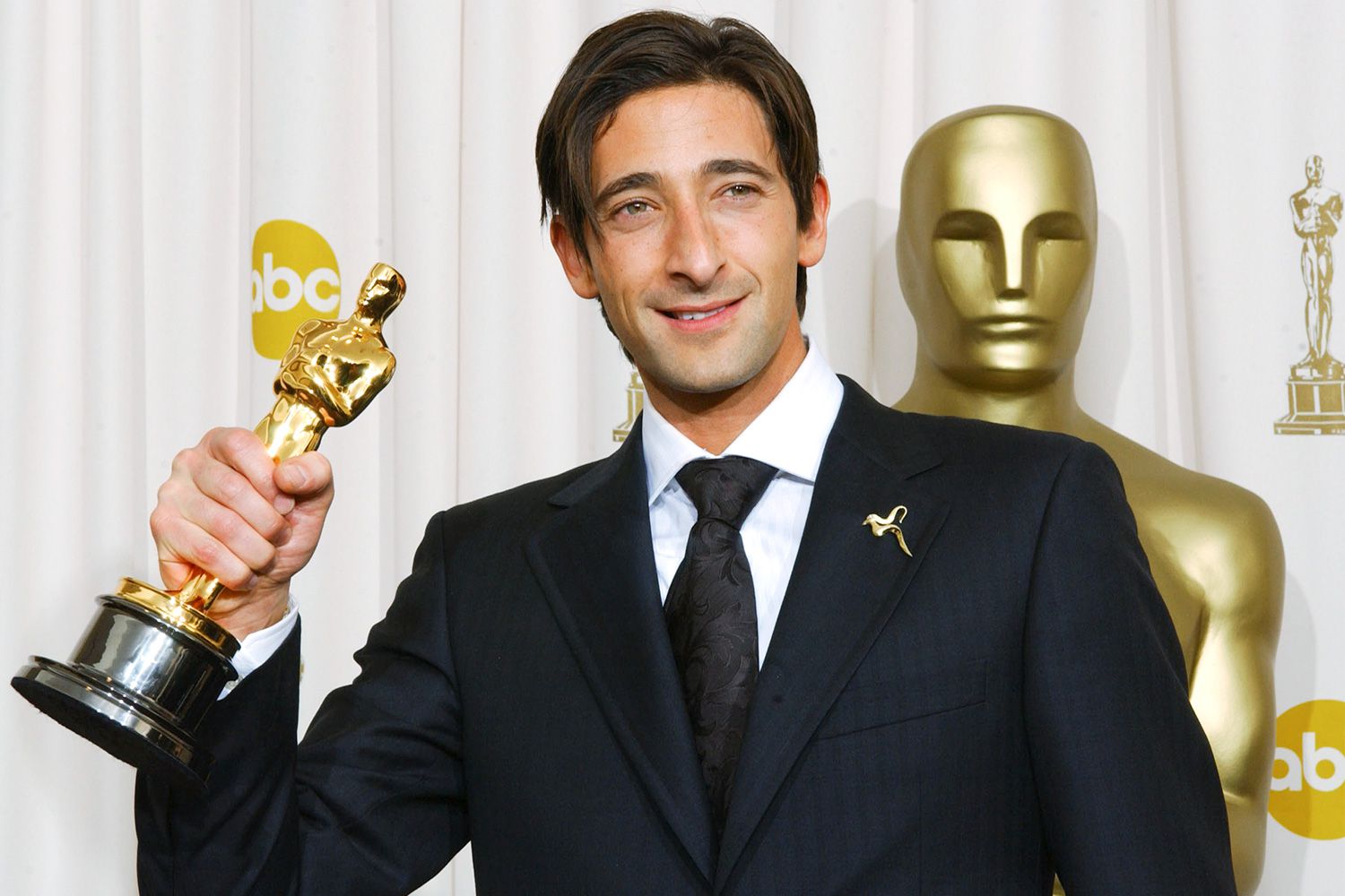 Adrien-Brody-Oscar-a682b8956dc44fa28841d34762b1006f.jpg