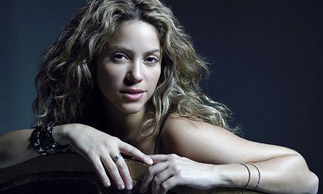 Shakira-leaning-over-chai-001.jpg
