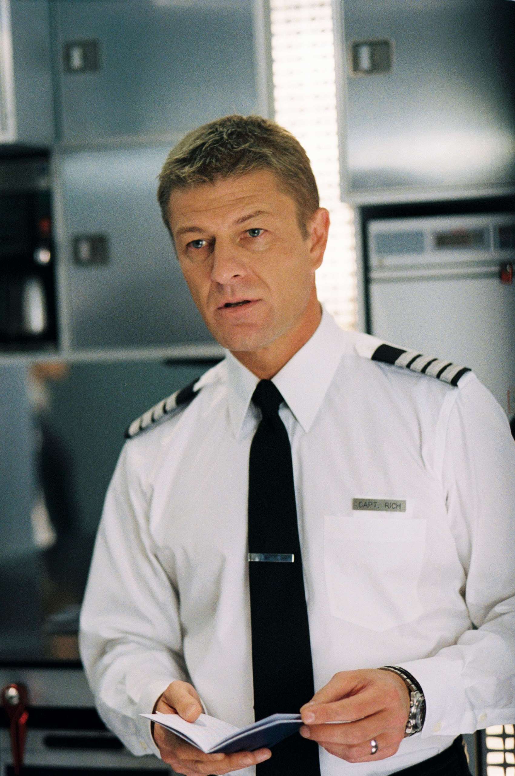 Flight-Plan-sean-bean-30993155-1700-2560.jpg