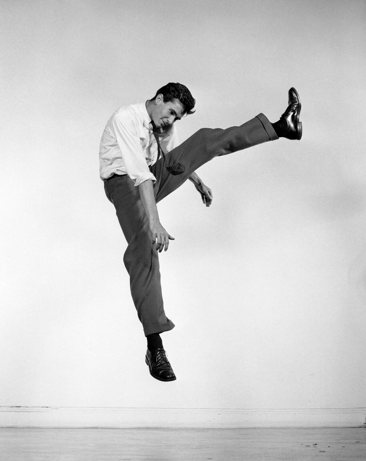Anthony-perkins-jumping.jpg