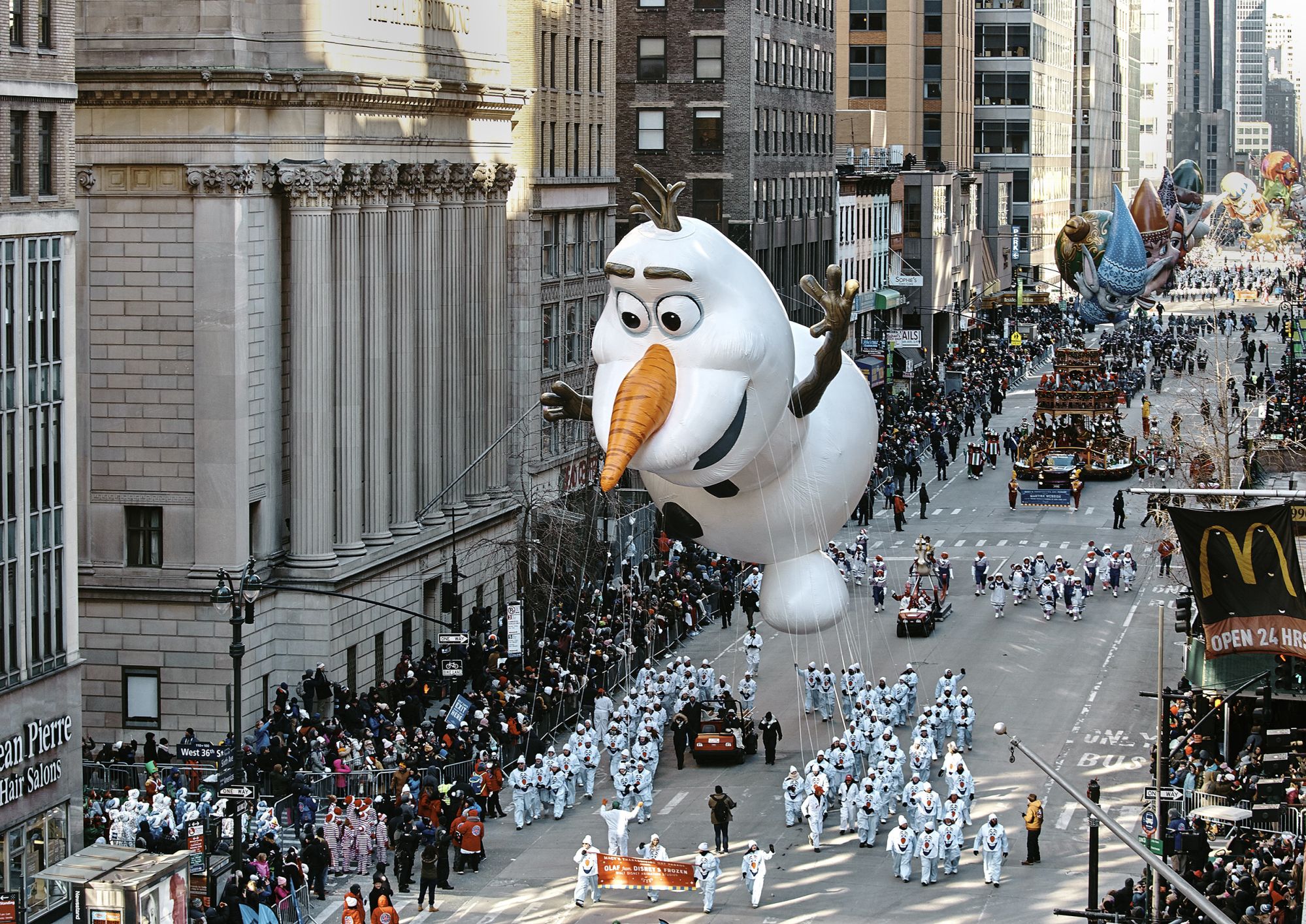 200914-thanksgiving-day-parade-crowds-se-405p.jpg