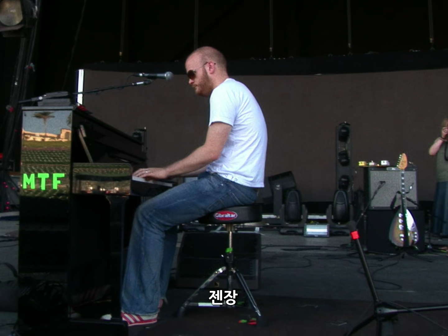 Coldplay.A.Head.Full.of.Dreams.2018.1080p.WEBRip.x265-RARBG.mp4_004750162.jpg Coldplay.A.Head.Full.of.Dreams.2018.1080p.WEBRip.x265-RARBG.mp4_004750162.jpg