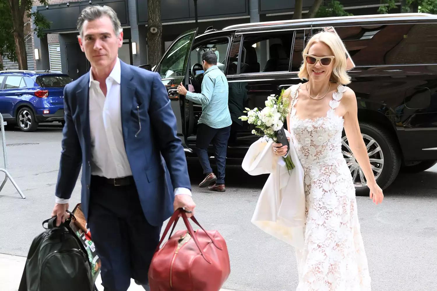 naomi-watts-billy-crudup-wedding-061023-3-da982772d53447dbbd64f8ba38c34969.webp.jpg