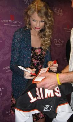 8fcb05074fa2d8309112f63e88ddc125--the-pen-taylor-swift-pictures.jpg