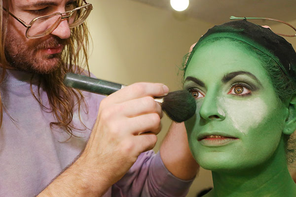 103-elphaba-makeup_600x400.jpg